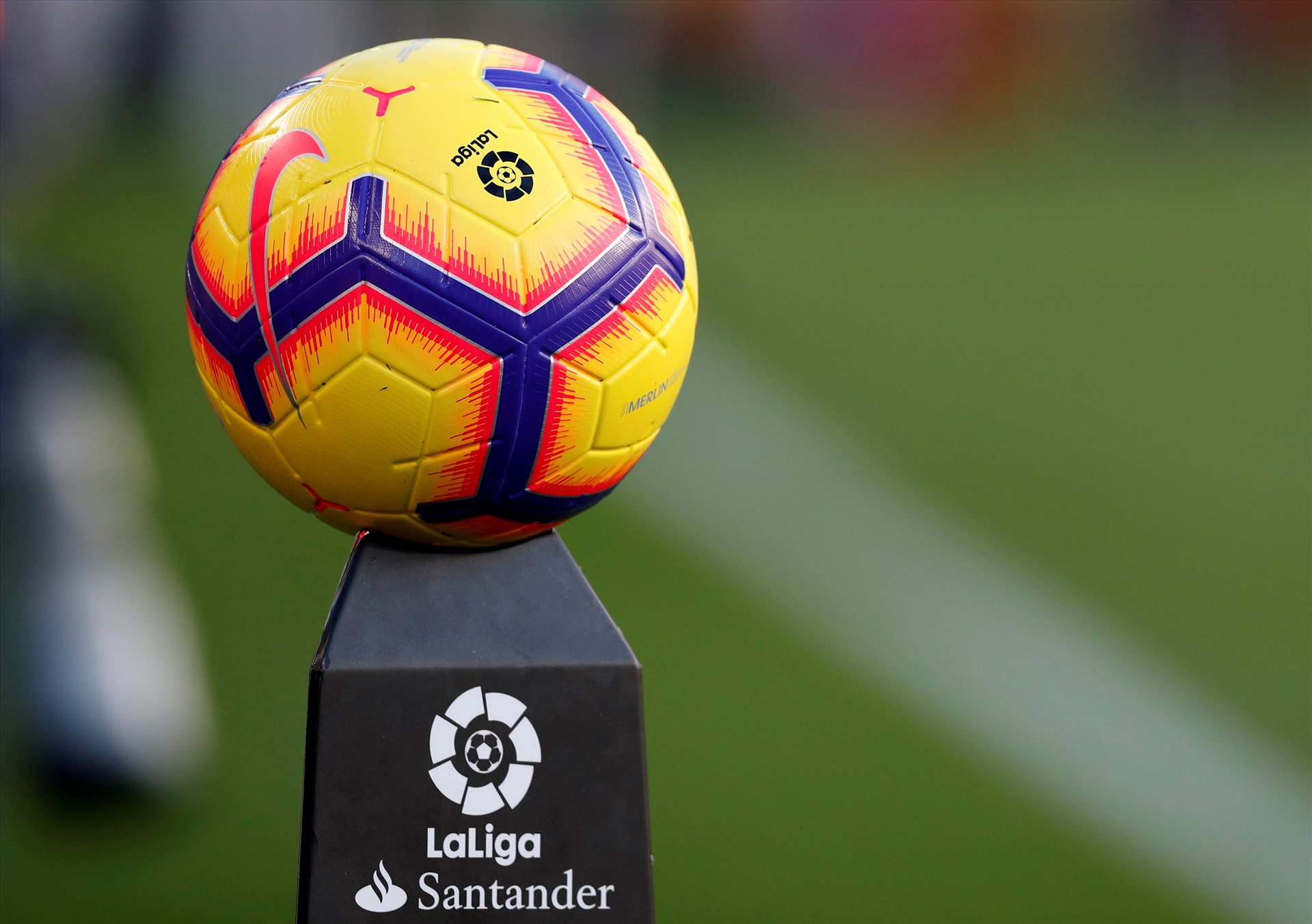 La Liga và các trận chung kết cúp Châu Âu bị hoãn vô thời hạn