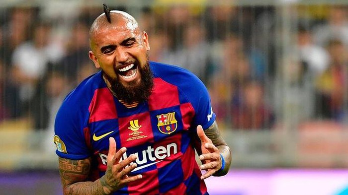 Arturo Vidal muốn tiếp tục gắn bó với Barcelona